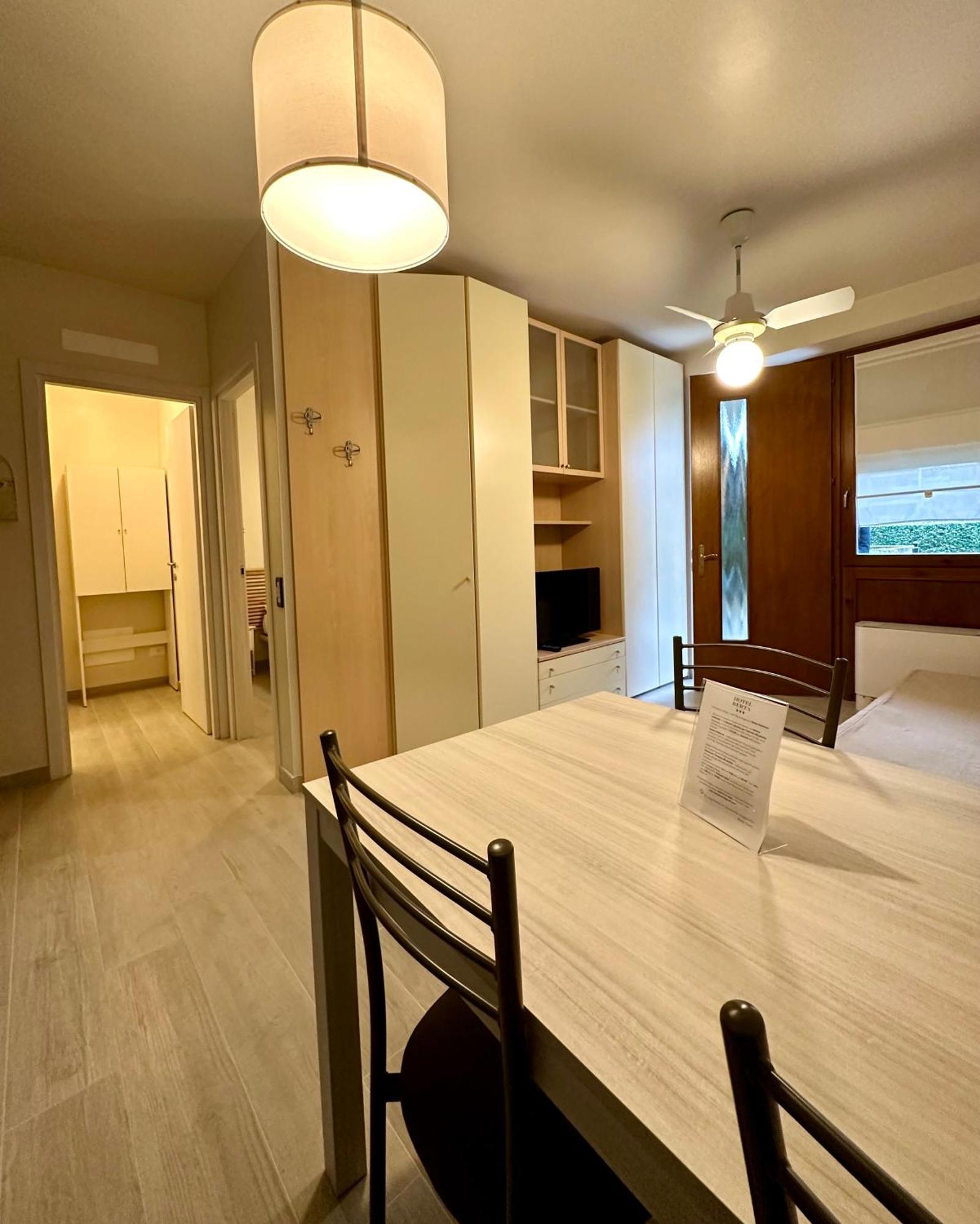 Aparthotel Lauri & Faggi à Desenzano del Garda Extérieur photo