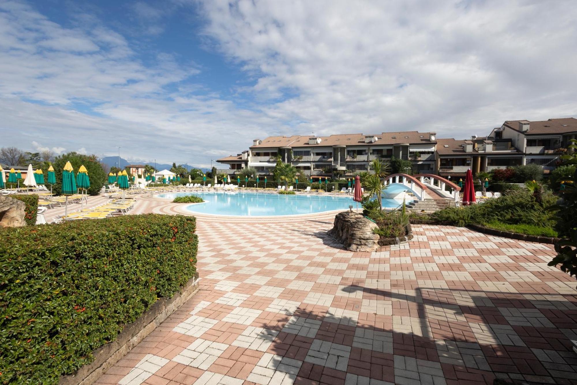 Aparthotel Lauri & Faggi à Desenzano del Garda Extérieur photo