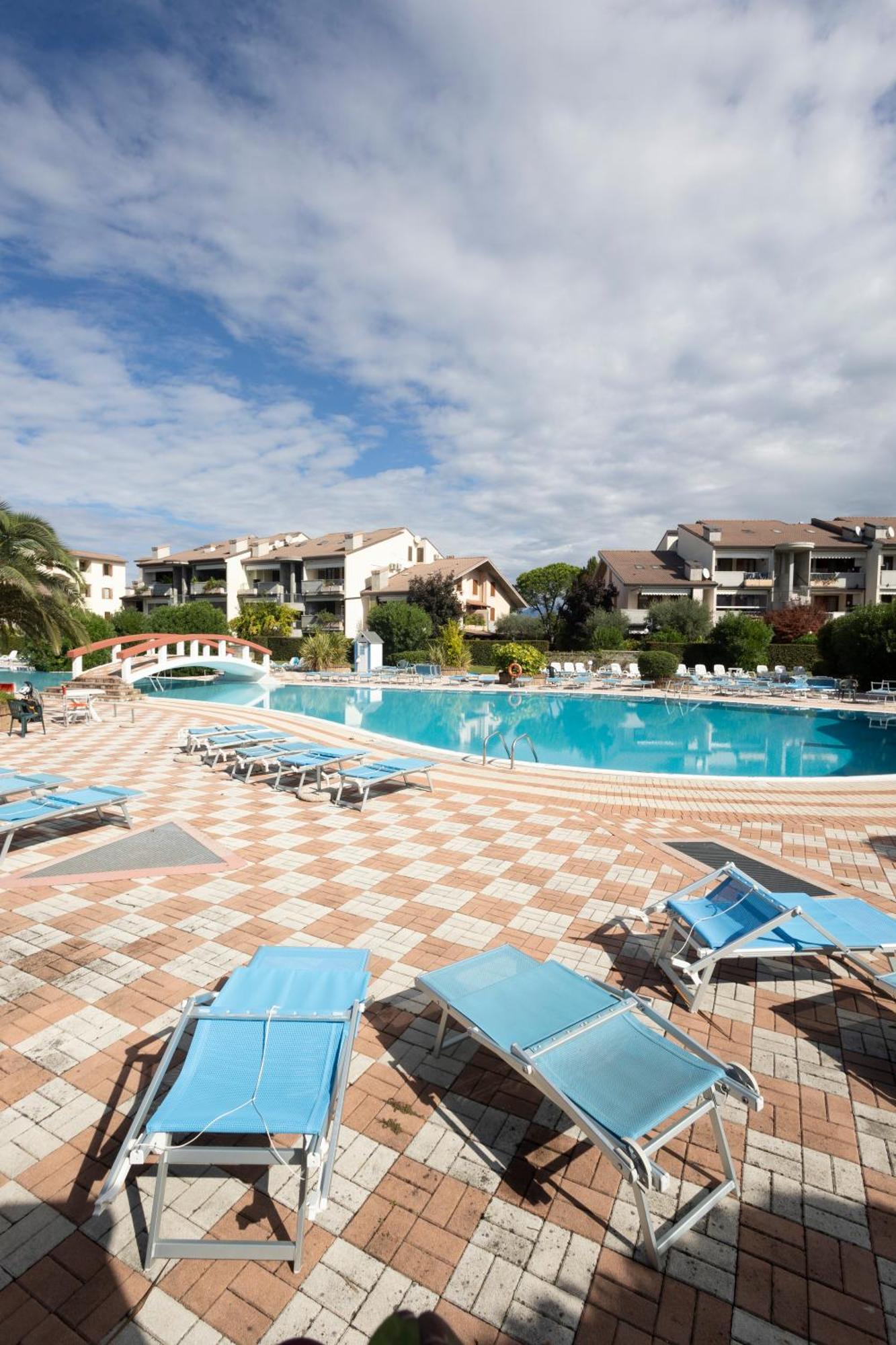 Aparthotel Lauri & Faggi à Desenzano del Garda Extérieur photo