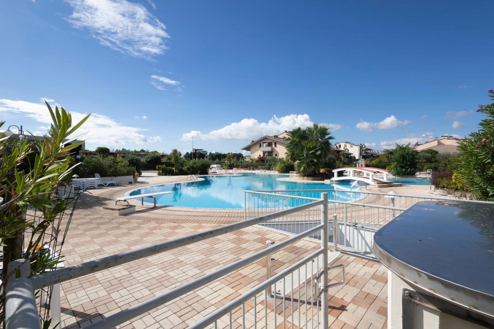 Aparthotel Lauri & Faggi à Desenzano del Garda Extérieur photo